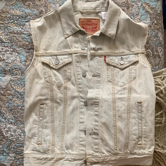 Embellished Levi’s Vest - Picture 2 of 5